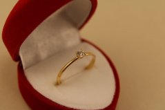 Prsteň- zirkón v korunke- žlté zlato- 14 karátov