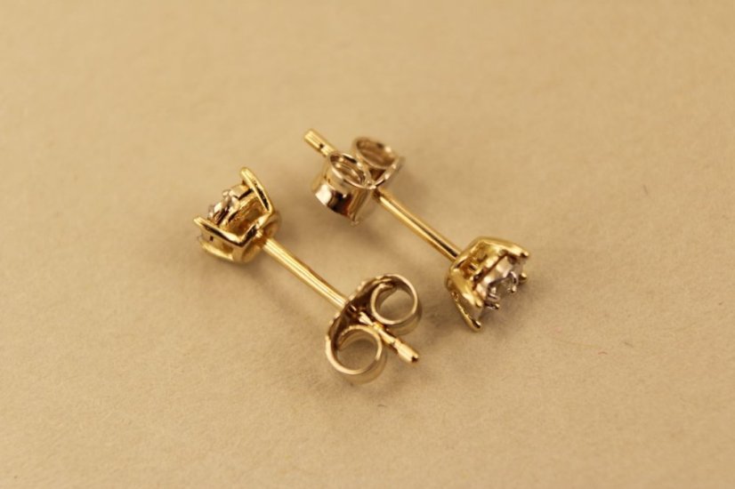 Zlaté náušnice na puzetu, kombinované zlato, diamant 0,06ct SI2 H, 1,18g 14k 585/1000