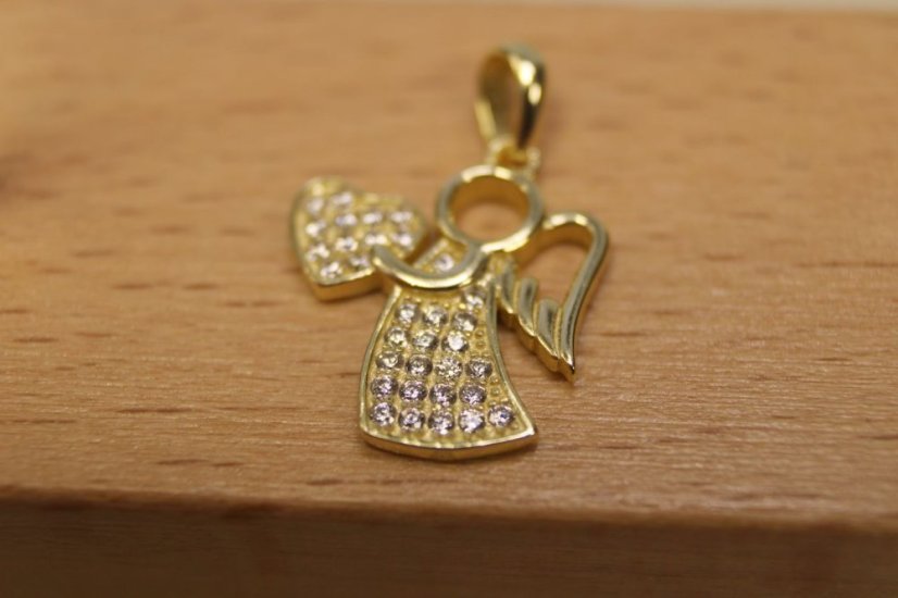 Pozlátený strieborný prívesok Anjel so srdiečkom, číre zirkóny, 1,39, 925/1000 - Materiál: Pozlátené striebro, Druh kameňa: ZIRKÓN, Farba kameňa: Číry, Váha (g): 1,39, Rýdzosť: STRIEBRO 925/1000