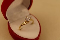Prsteň- číry zirkón- žlté zlato- 14 karátov