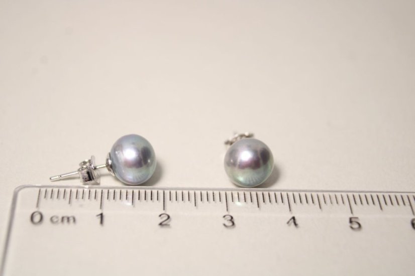 Perlové náušnice z rhodiovaného striebra, puzetové zapínanie, 1,93 g, 925/1000 - Materiál: Rhodiované striebro, Druh kameňa: PERLA KULTIVOVANÁ, Farba kameňa: Sivá s ružovými odleskami, Váha (g): 1,93, Rýdzosť: STRIEBRO 925/1000