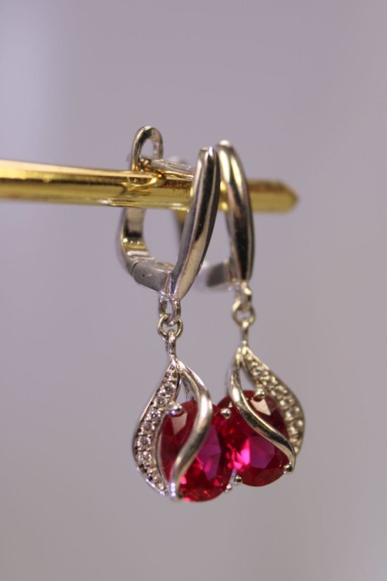 Náušnice- tvar slzy-červený kameň-číre zirkóny-francúzsky patent- rhodium-striebro