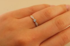 Prsteň- Topás- 0,15 ct-Brilianty- 0,06 ct H/Si2- kombinované zlato- 14 karátov