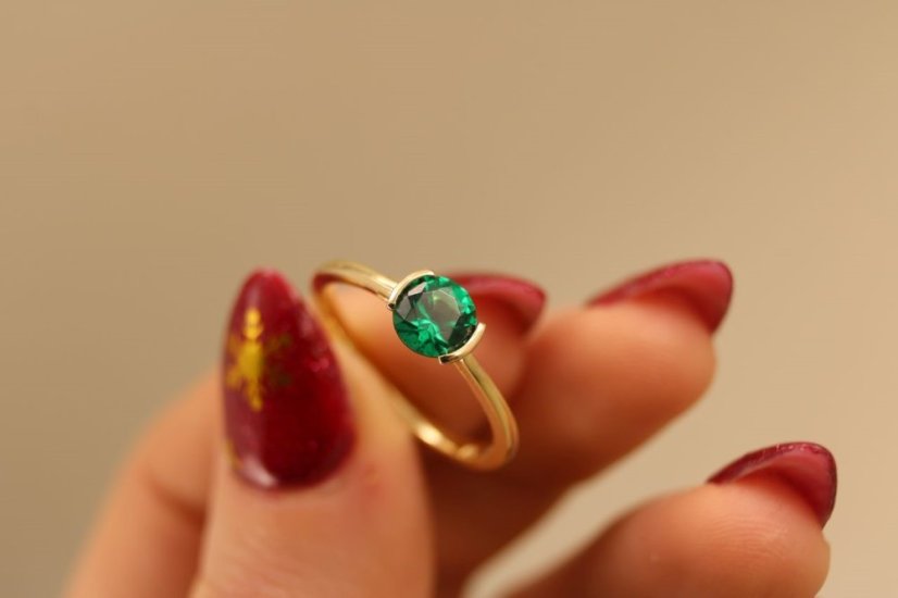 Prsteň- zelený zirkón- žlté zlato- 14 karátov