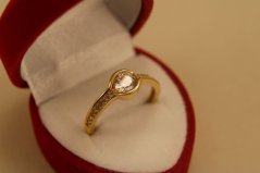 Prsteň-brúsený číry zirkón-žlté zlato-14 karátov