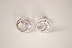 Náušnice-kruh-šrúbky-s čírymi zirkónmi- biele zlato-14 karátov