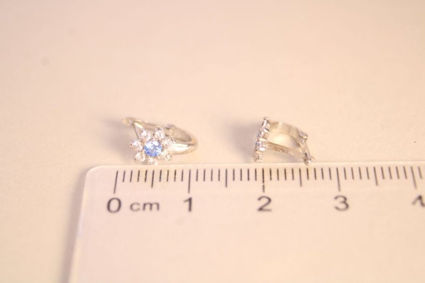 Zlaté náušnice v tvare kvietku farebné zirkóny, biele zlato, francúzsky patent, 0,97 g, 14K 585/1000