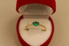 Prsteň- zelený zirkón- žlté zlato- 14 karátov