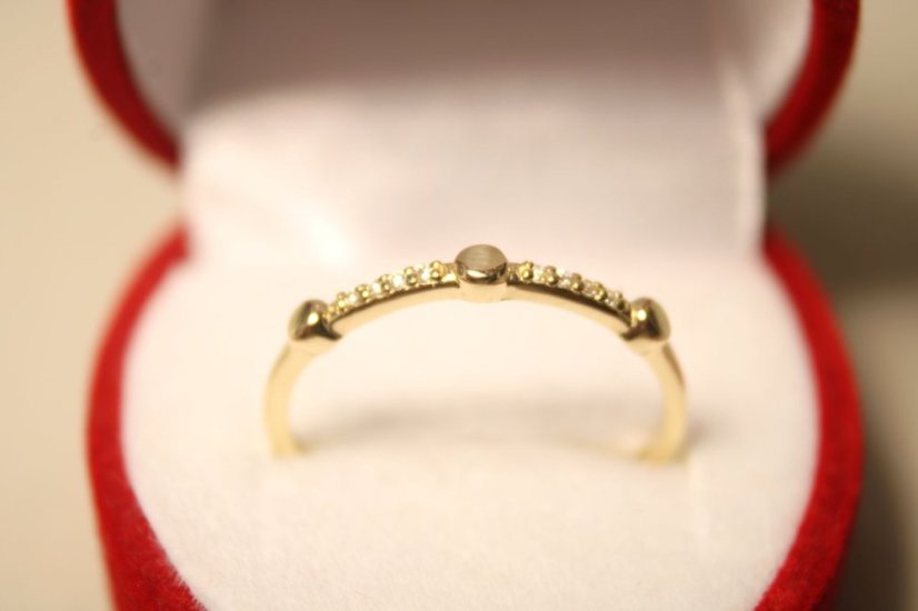 Diamantový prsteň zo žltého zlata 0,04 ct H/Si2, veľkosť 54, 1,04 g, 14 karátov 585/1000 - Farba zlata: Žltá, Druh kameňa: DIAMANT (BRILIANT), Farba kameňa: Biely, Veľkosť prsteňa: 54, Váha (g): 1,04, Rýdzosť: 14 karátov 585/1000