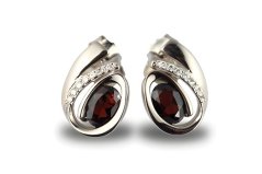 Náušnice-červený granát-číre zirkóny- rhodium-puzetky-striebro