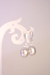 Náušnice- číre zirkóny- sivá perla- puzetky- biele zlato