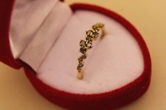 Prsteň- čierne diamanty- žlté zlato- 14 karátov