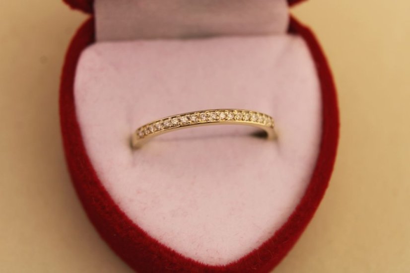 Prsteň-štýl eternity- diamanty- žlté zlato- 14 karátov