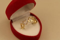 Prsteň- srdiečka- číre zirkóny- žlté zlato- 14 karátov