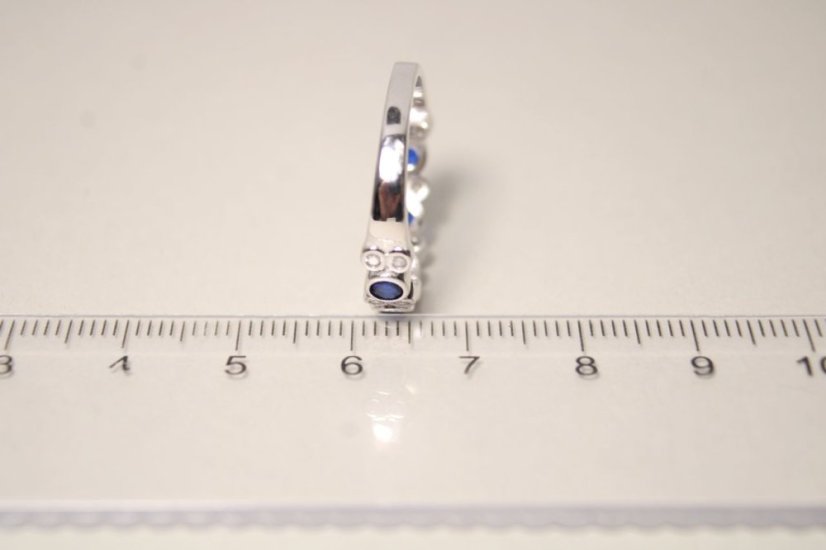 Strieborný prstienok s čírymi a modrými zirkónmi, rhodium, veľkosť 58, 3,13 g , 925/1000