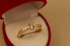 Prsteň- číre zirkóny- žlté zlato- 14 karátov