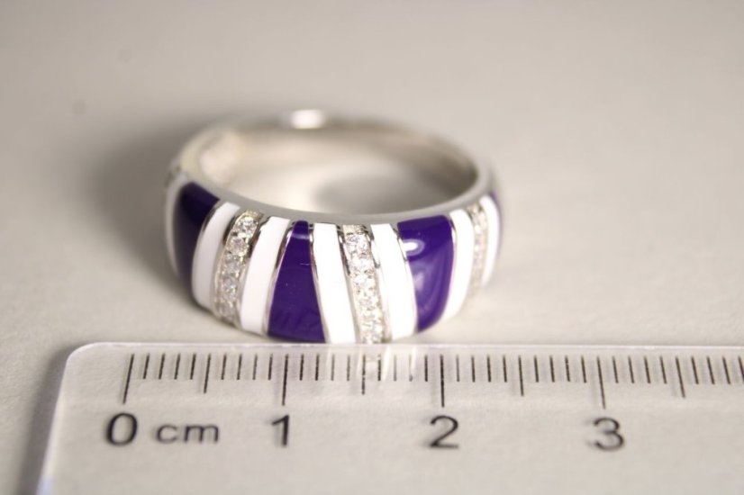 Prsteň-biely-fialovým smalt- číre zirkóny-rhodium-striebro