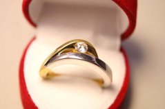 Prsteň- číre zirkóny- viacfarebné zlato- 14 karátov