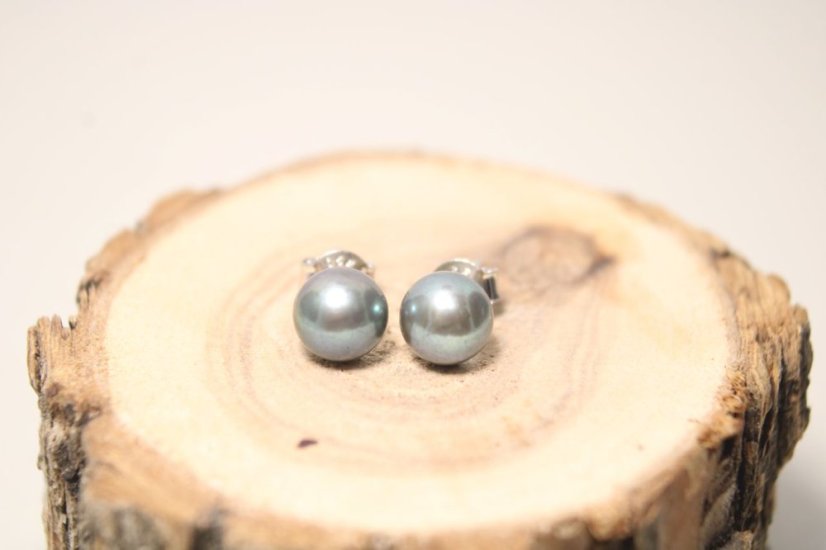 Strieborné náušnice so sivými perlami, rhodium, puzetky, 1,04 g, 925/1000