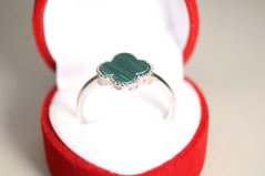 Strieborný prsteň ďatelinka so zeleným malachitom, rhodium, veľkosť 58, 2,18 g, 925/1000