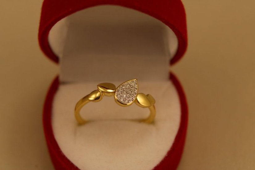 Prsteň-žlté zlato-diamanty 0,050 ct-H/Si-14 karátov