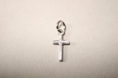 Prívesok- krížik s hladkým povrchom- rhódiované striebro