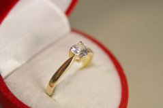 Zlatý prsteň s čírym zirkónom v tvare srdca, kombinované zlato, veľkosť 51, 1,81 g, 14K 585/1000