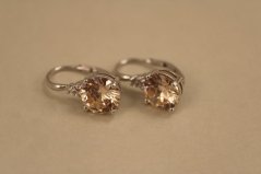 Náušnice-medovozlatý kameň- zirkóny- patent- rhódiované striebro