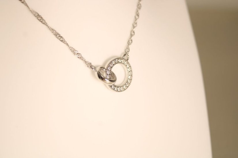 Strieborný náhrdelník prepojené kruhy číre zirkóny, rhodium, 43-46 cm, 2,68 g, 925/1000