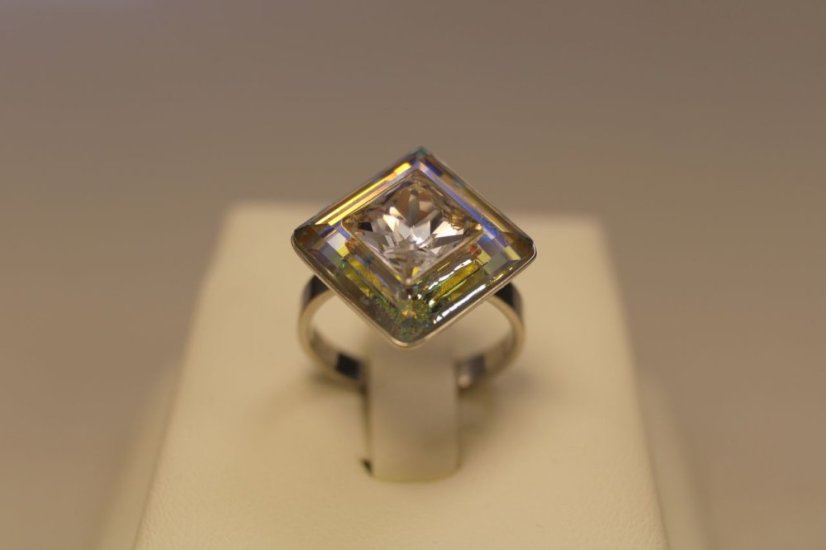 Prsteň- štvorcový vzor- číry swarovski crystal- rhodiované striebro
