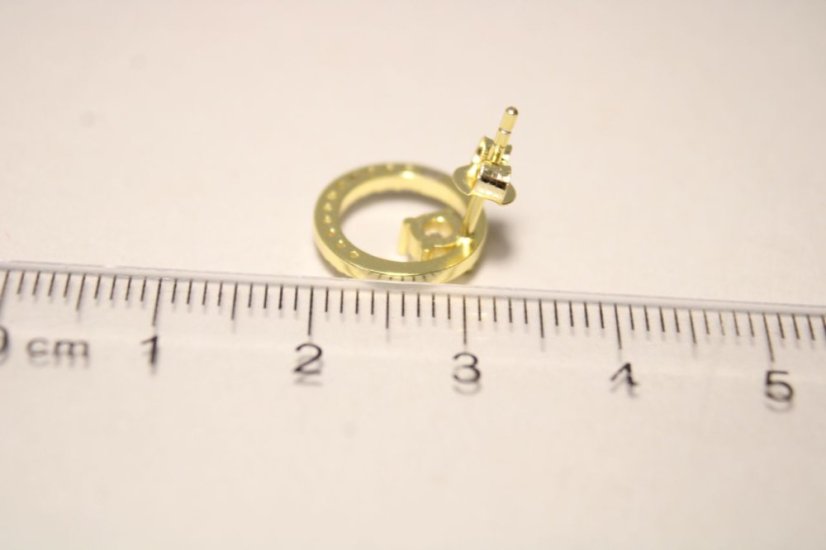 Pozlátené strieborné náušnice v tvare kruhu s čírymi zirkónmi, puzetové zapínanie, 2,19g, 925/1000