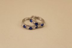 Náušnice- kruhy- modré a číre kamienky- zacvakávacie- rhódiované striebro- 925/1000