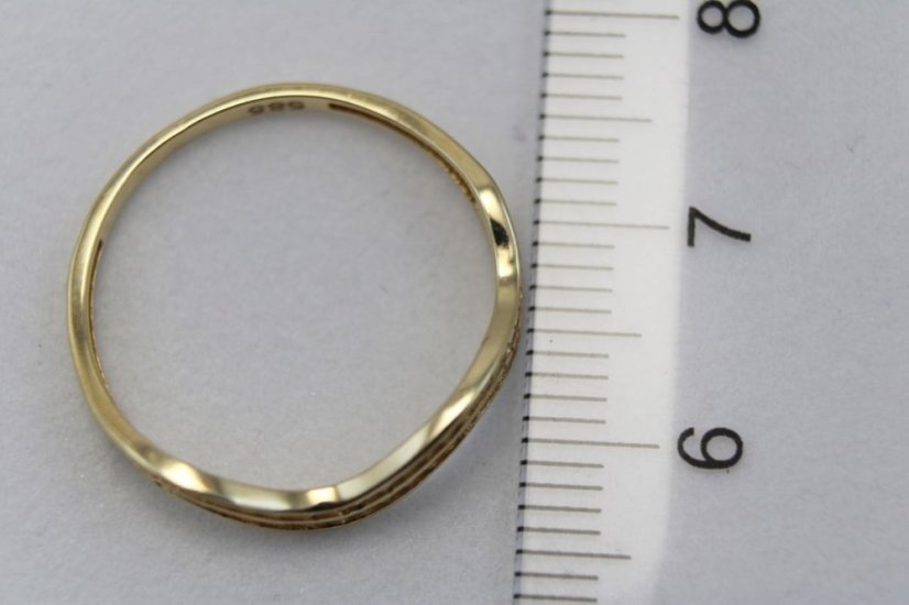 Prsteň žlté zlato číre zirkóny, veľkosť 57, 1,52g 14k 585/1000 - Farba zlata: Žltá, Druh kameňa: ZIRKÓN, Farba kameňa: Číry, Veľkosť prsteňa: 57, Váha (g): 1,52, Rýdzosť: 14 karátov 585/1000