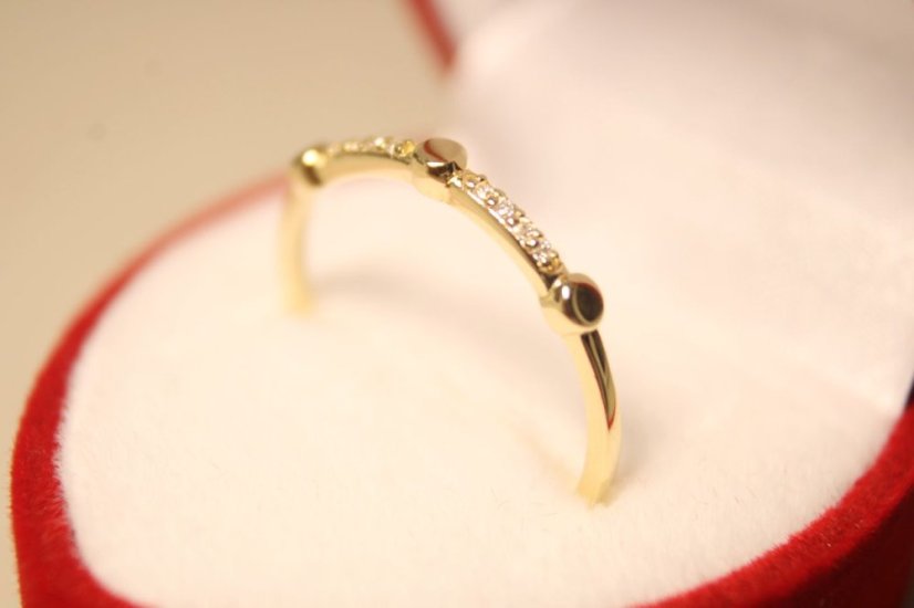 Diamantový prsteň zo žltého zlata 0,04 ct H/Si2, veľkosť 54, 1,04 g, 14 karátov 585/1000 - Farba zlata: Žltá, Druh kameňa: DIAMANT (BRILIANT), Farba kameňa: Biely, Veľkosť prsteňa: 54, Váha (g): 1,04, Rýdzosť: 14 karátov 585/1000
