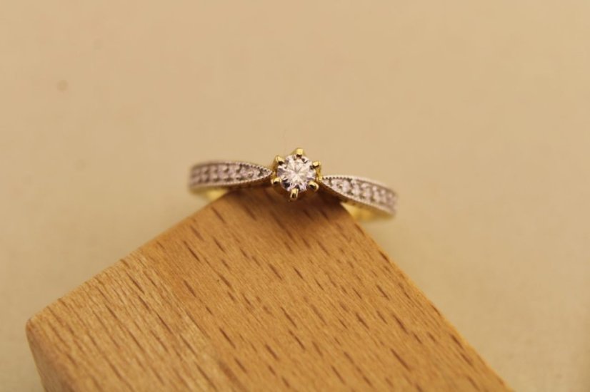 Prsteň- diamant- 0,15 ct- H/Si2- kombinované zlato- 14 karátov
