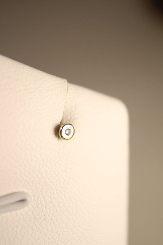 Zlatý piercing do nosa so žiarivym čírym briliantom 0,01 ct, žlté zlato, 0,17 g, 14 karátov 585/1000