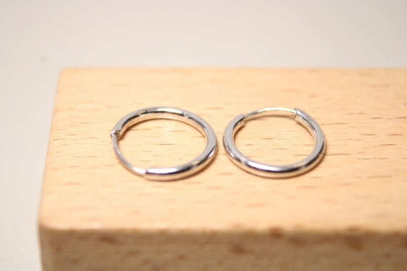 Náušnice-hladké kruhy-rhodium-zasúvacie-striebro