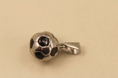 Prívesok- futbalová lopta- čierny smalt- chirurgická oceľ- 316/L