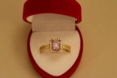 Prsteň-fialový zirkón-číre zirkóny-žlté zlato-14 karátov