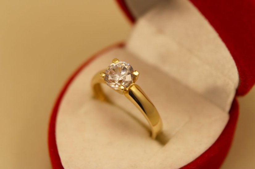 Zlatý prsteň, žlté zlato, číry zirkón 14k 585/1000