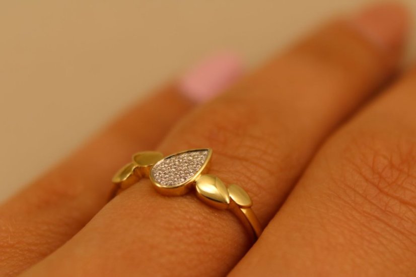 Prsteň-žlté zlato-diamanty 0,050 ct-H/Si-14 karátov