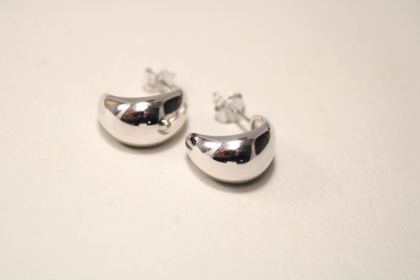 Rhódiované strieborné náušnice hladká kvapka, puzetky, 3,45g, 925/1000 - Materiál: Rhodiované striebro, Váha (g): 3,45, Rýdzosť: STRIEBRO 925/1000