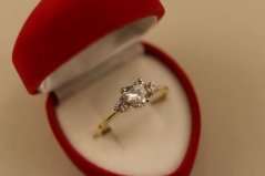 Prsteň- srdce- číre zirkóny- žlté zlato- 14 karátov