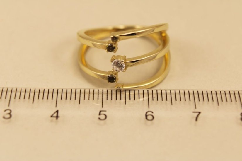 Zlatý prsteň žlté zlato, zelené a číre zirkóny, veľkosť 57, 3,63g 14k 585/1000