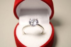 Strieborný prsteň s brúseným čírym zirkónom, rhodium, veľkosť 54, 2,39 g, 925/1000