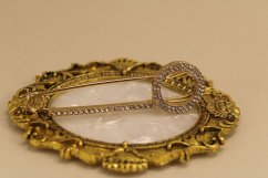 Brošňa spínací špendlík - číre zirkóny - pozlátená chirurgická oceľ - 316L