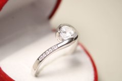 Prsteň-číry zirkón- rhodium-striebro