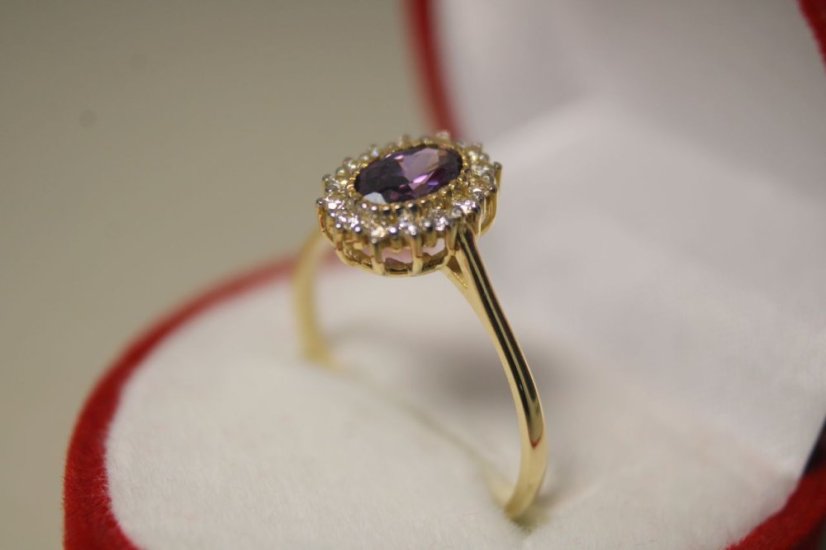 Prsteň- fialový zirkón-žlté zlato-14K