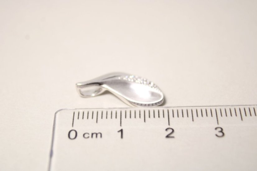Rhodiovaný strieborný prívesok daždová kvapka s kamienkami zirkóna, 1,47 g, 925/1000