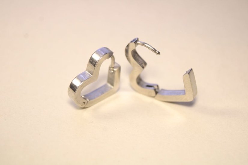 Náušnice- srdcia- zacvakávacie- chirurgická oceľ